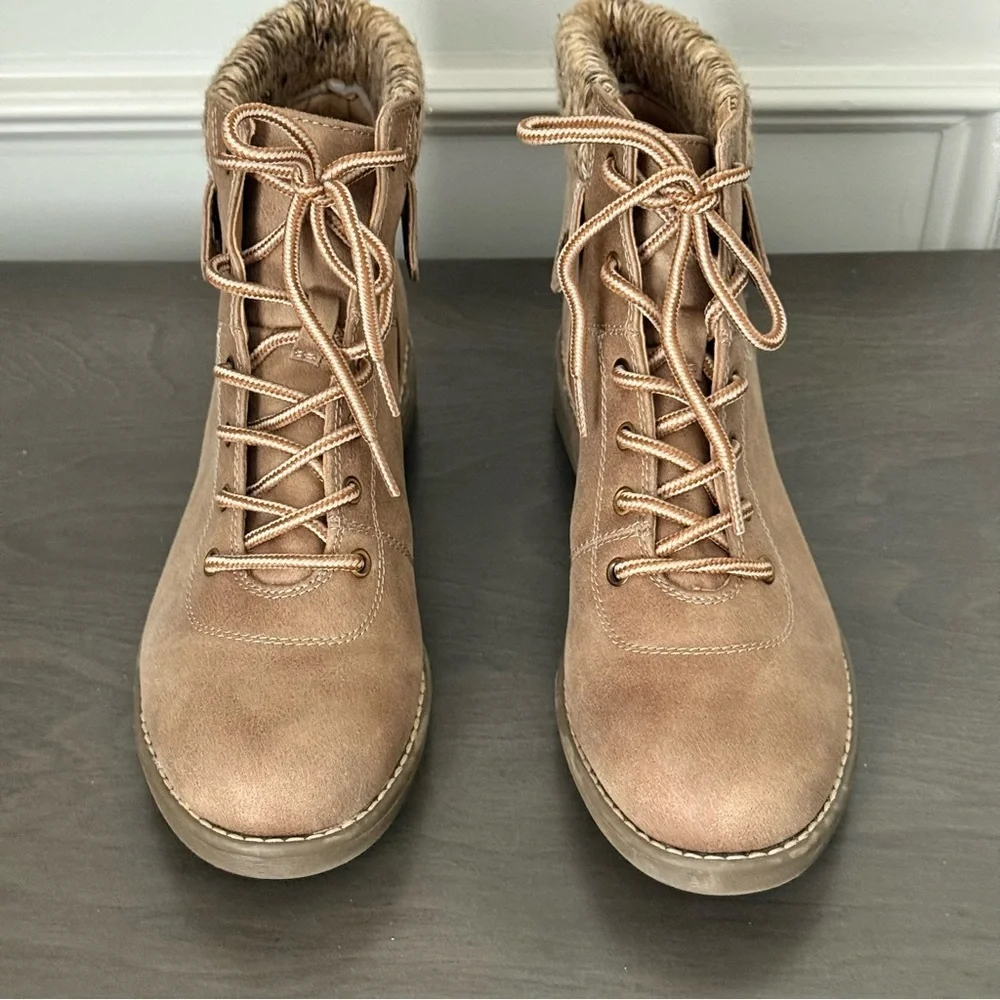 St. John's Bay Knit Top Lace-Up Boots Size 9.5